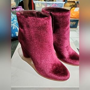 JustFab Size 8 Burgundy Heeled Boots